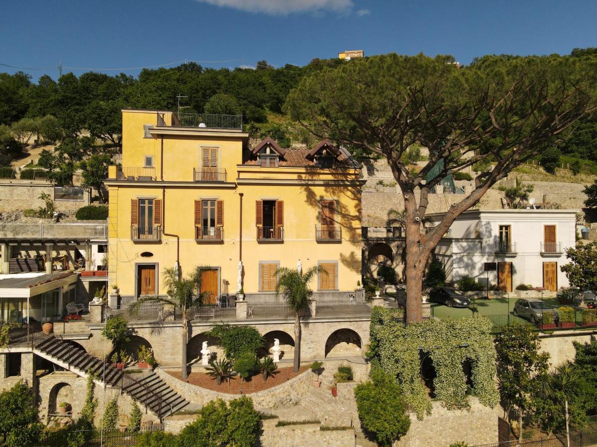 Villa Di Natale Pagani Luaran gambar
