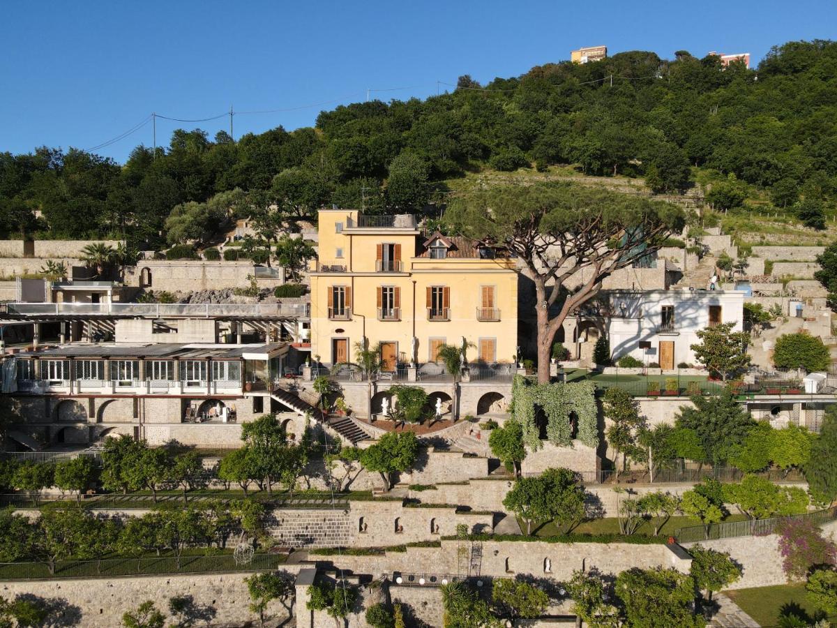 Villa Di Natale Pagani Luaran gambar
